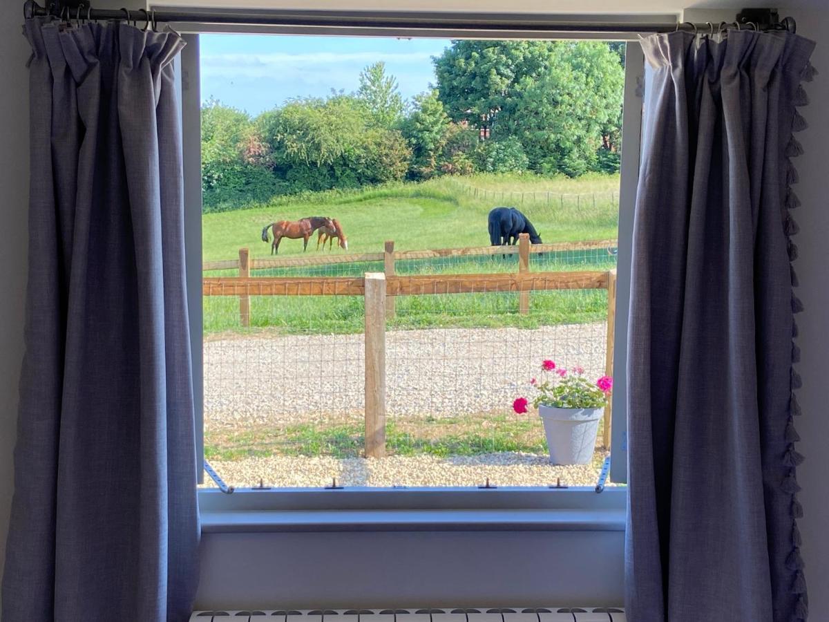 Glebe Barn, Little Glebe Farm Apartment Cheltenham Bagian luar foto